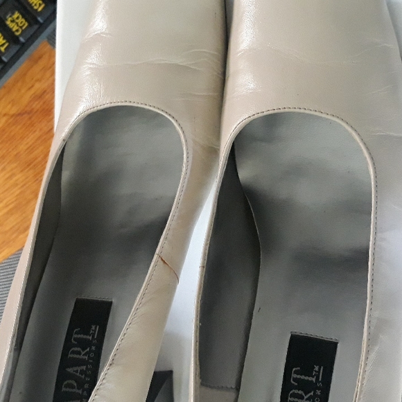 Cream Heels sz 8.5 - Picture 6 of 15